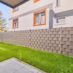 Ela *