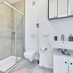 Ela 公寓 *